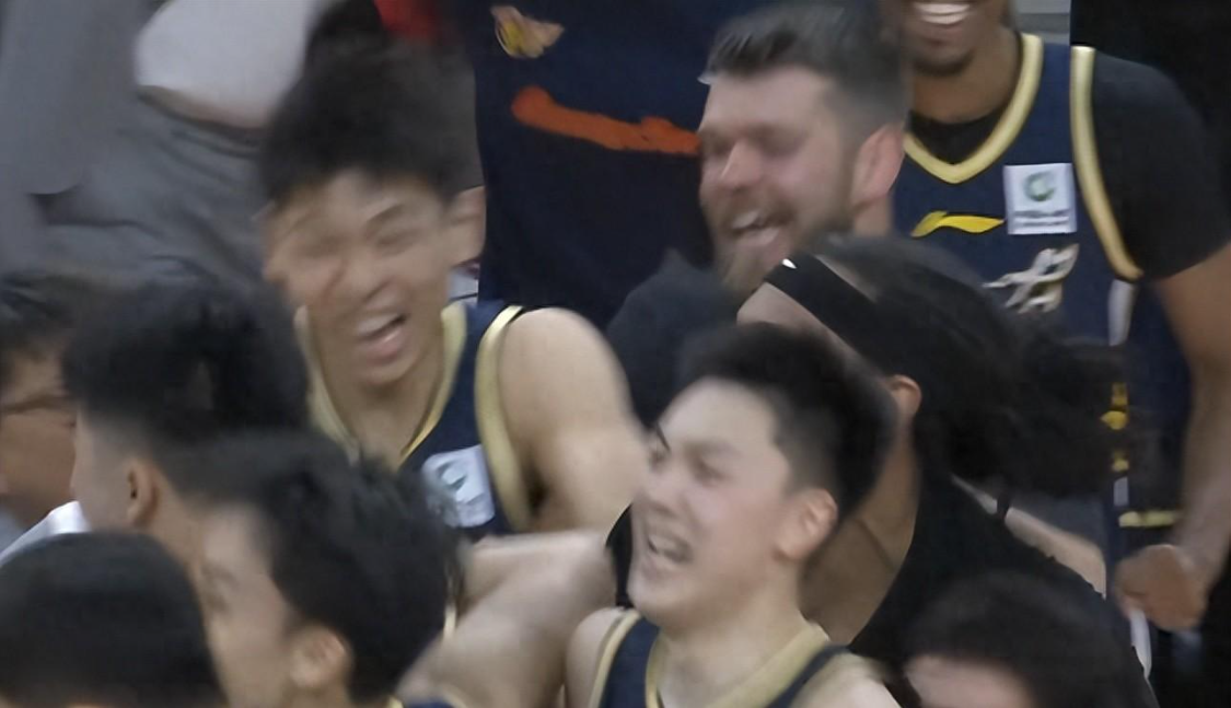 广东绝境绝杀北京!张皓嘉致命三分定输赢,许利民赛前狂言被打脸